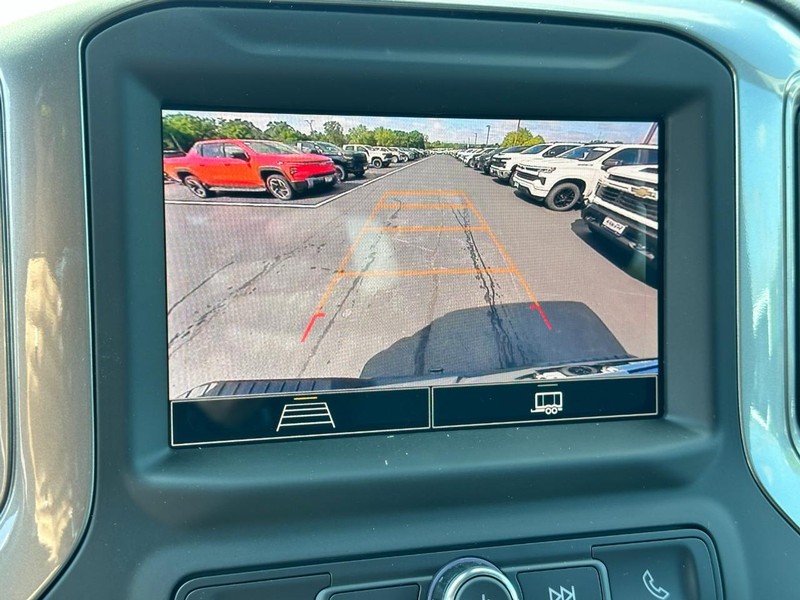 Chevrolet Silverado 1500 Vehicle Full-screen Gallery Image 12