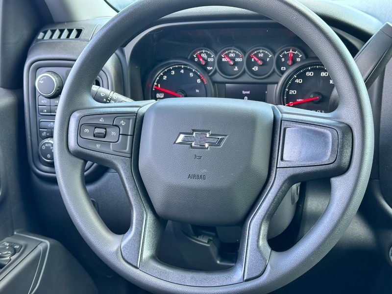 Chevrolet Silverado 1500 Vehicle Full-screen Gallery Image 6