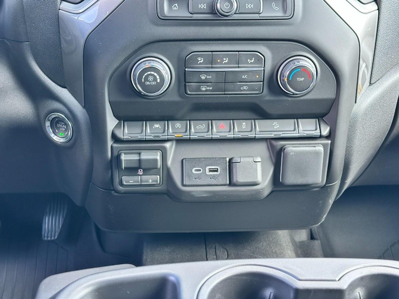 Chevrolet Silverado 1500 Vehicle Full-screen Gallery Image 8