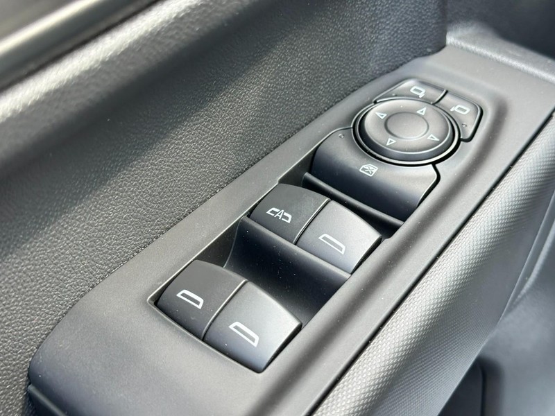 Chevrolet Silverado 1500 Vehicle Full-screen Gallery Image 9