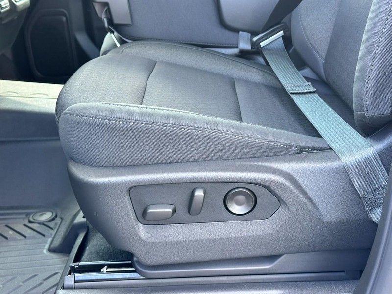 Chevrolet Silverado 1500 Vehicle Full-screen Gallery Image 10