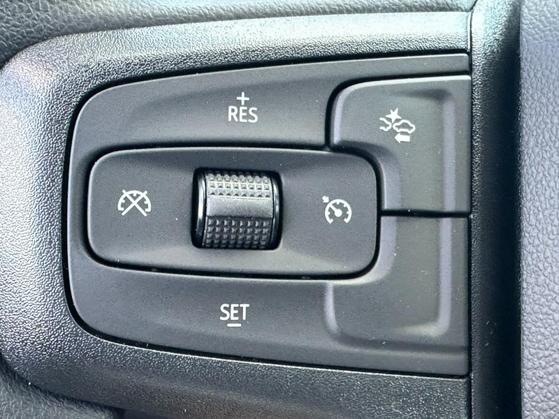 Chevrolet Silverado 1500 Vehicle Full-screen Gallery Image 11