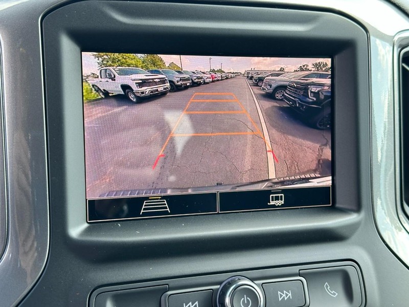 Chevrolet Silverado 1500 Vehicle Full-screen Gallery Image 12