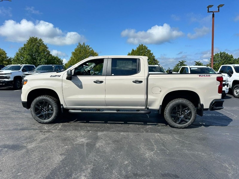 Chevrolet Silverado 1500 Vehicle Full-screen Gallery Image 2