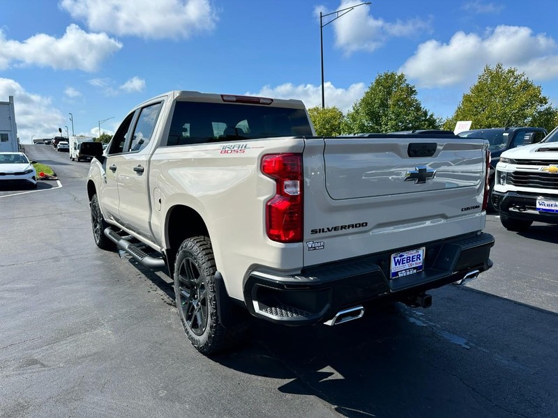 Chevrolet Silverado 1500 Vehicle Full-screen Gallery Image 3