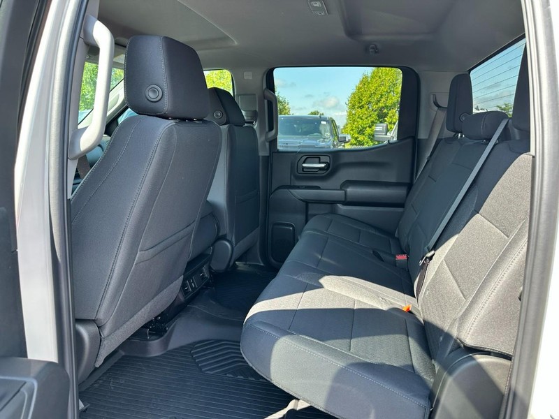 Chevrolet Silverado 1500 Vehicle Full-screen Gallery Image 4