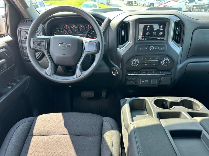 Chevrolet Silverado 1500 Vehicle Full-screen Gallery Image 5