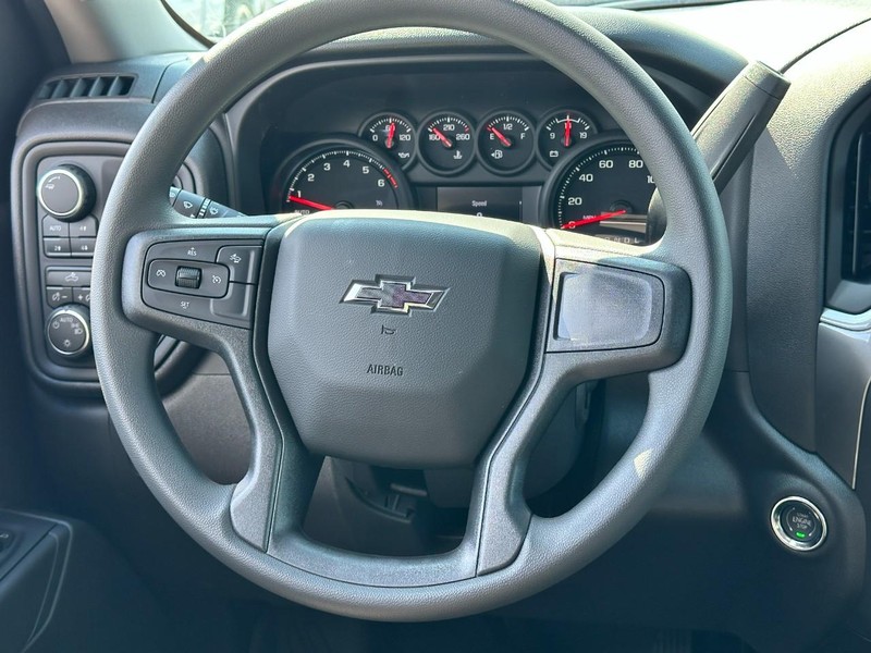Chevrolet Silverado 1500 Vehicle Full-screen Gallery Image 6
