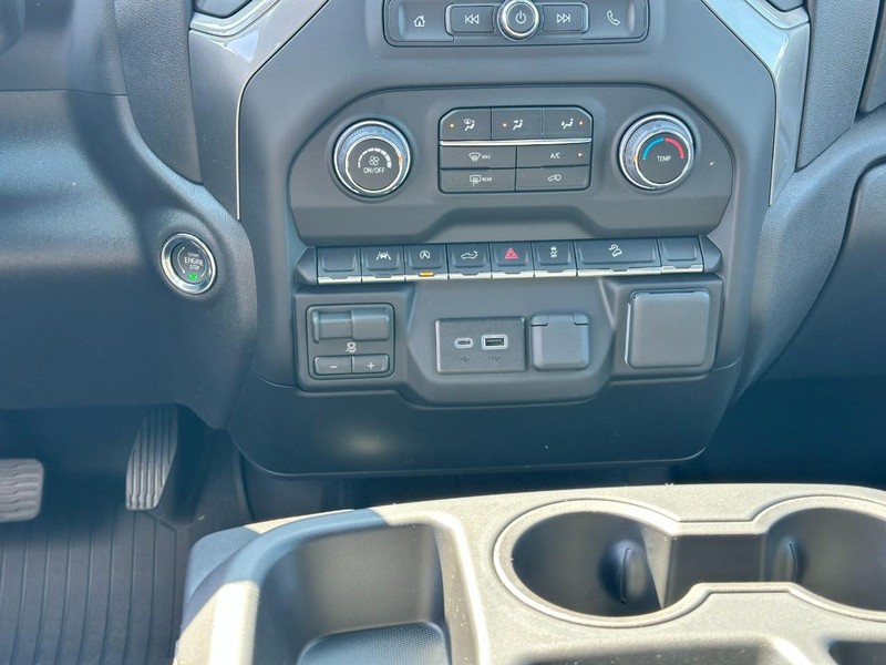 Chevrolet Silverado 1500 Vehicle Full-screen Gallery Image 8