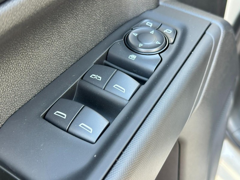 Chevrolet Silverado 1500 Vehicle Full-screen Gallery Image 9