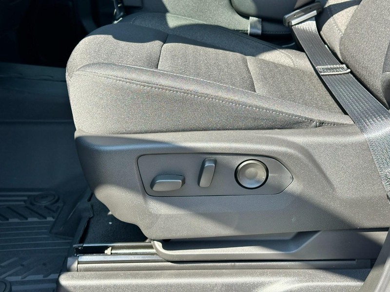 Chevrolet Silverado 1500 Vehicle Full-screen Gallery Image 10