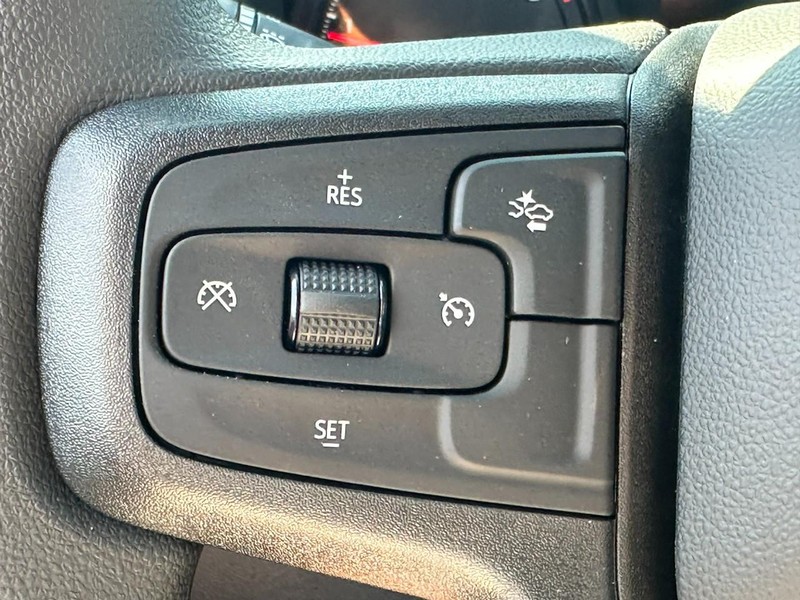 Chevrolet Silverado 1500 Vehicle Full-screen Gallery Image 11