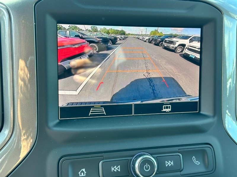Chevrolet Silverado 1500 Vehicle Full-screen Gallery Image 12