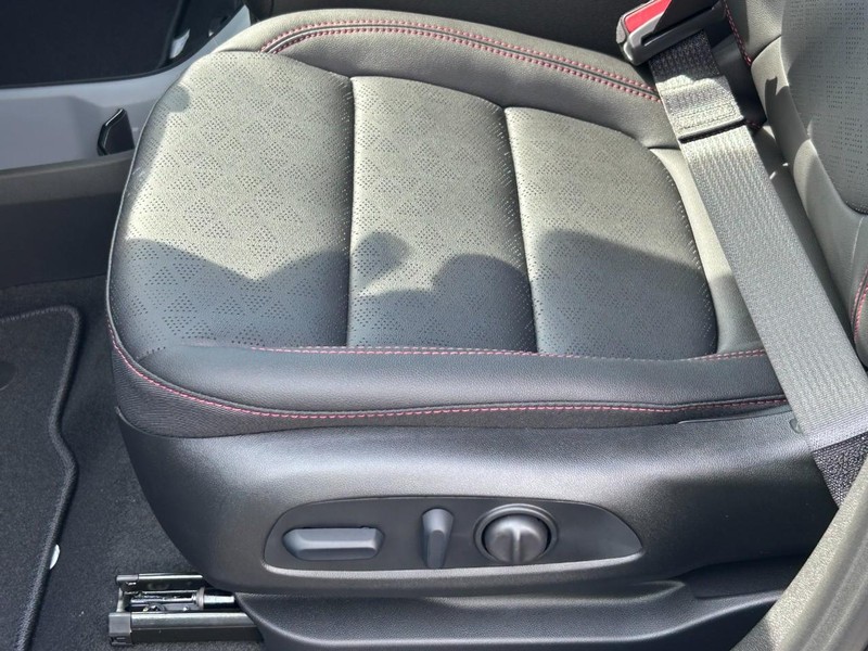 Chevrolet Bolt Vehicle Full-screen Gallery Image 11