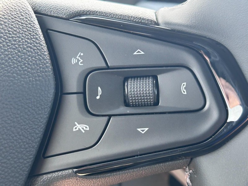 Chevrolet Bolt Vehicle Full-screen Gallery Image 14