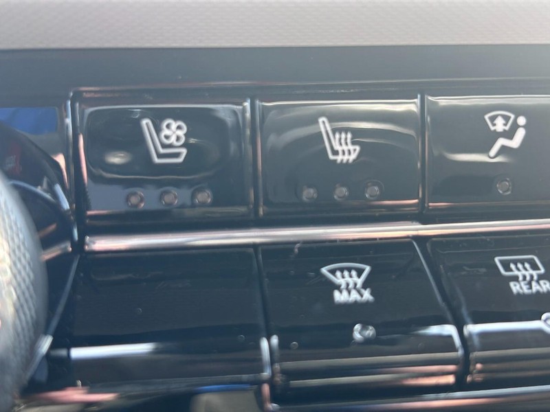 Chevrolet Bolt Vehicle Full-screen Gallery Image 16