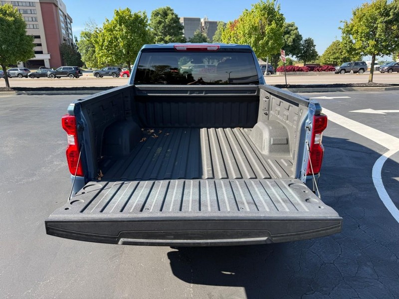 Chevrolet Silverado 1500 Vehicle Full-screen Gallery Image 5