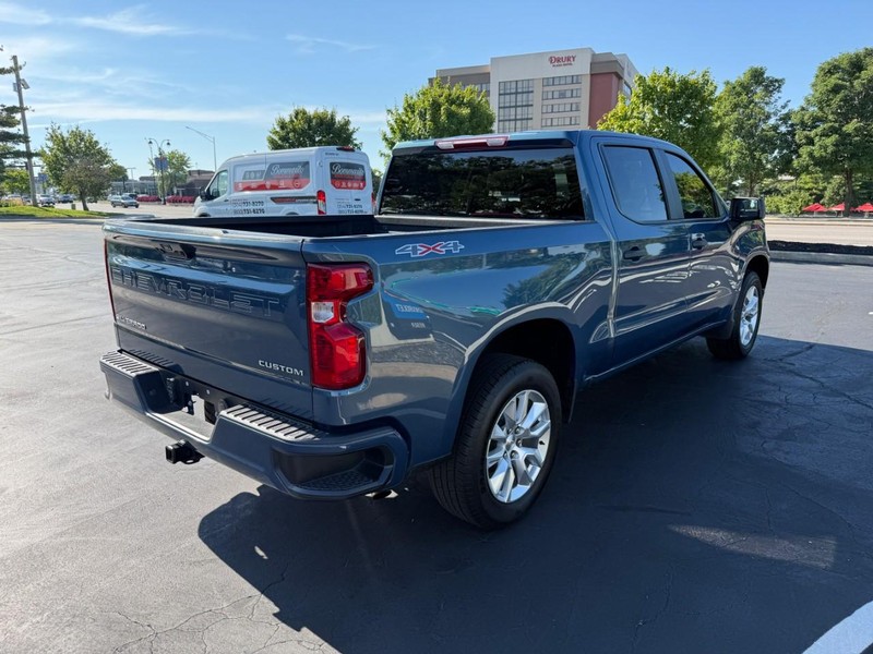 Chevrolet Silverado 1500 Vehicle Full-screen Gallery Image 7