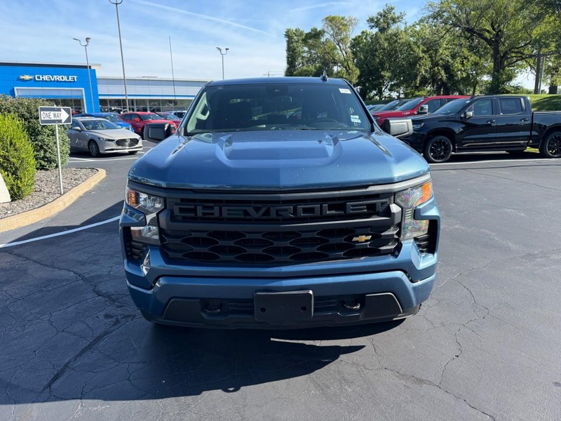 Chevrolet Silverado 1500 Vehicle Full-screen Gallery Image 9