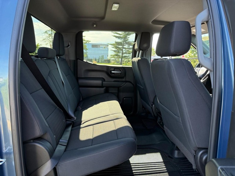 Chevrolet Silverado 1500 Vehicle Full-screen Gallery Image 10