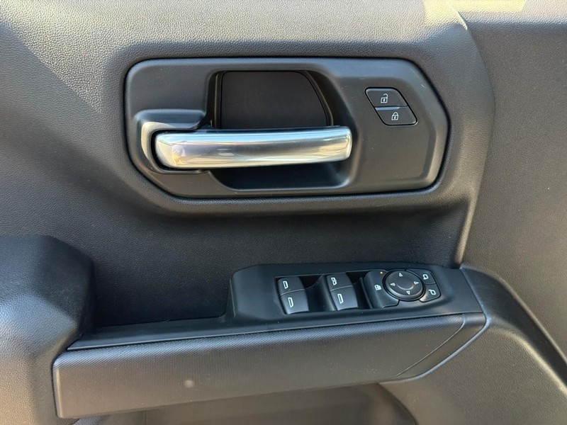 Chevrolet Silverado 1500 Vehicle Full-screen Gallery Image 15