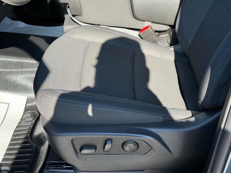 Chevrolet Silverado 1500 Vehicle Full-screen Gallery Image 17