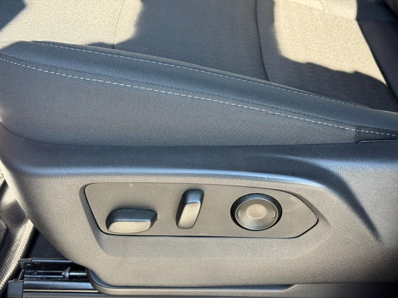 Chevrolet Silverado 1500 Vehicle Full-screen Gallery Image 18