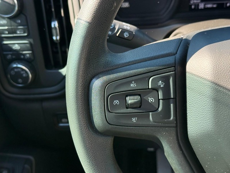 Chevrolet Silverado 1500 Vehicle Full-screen Gallery Image 19
