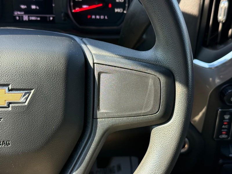 Chevrolet Silverado 1500 Vehicle Full-screen Gallery Image 20