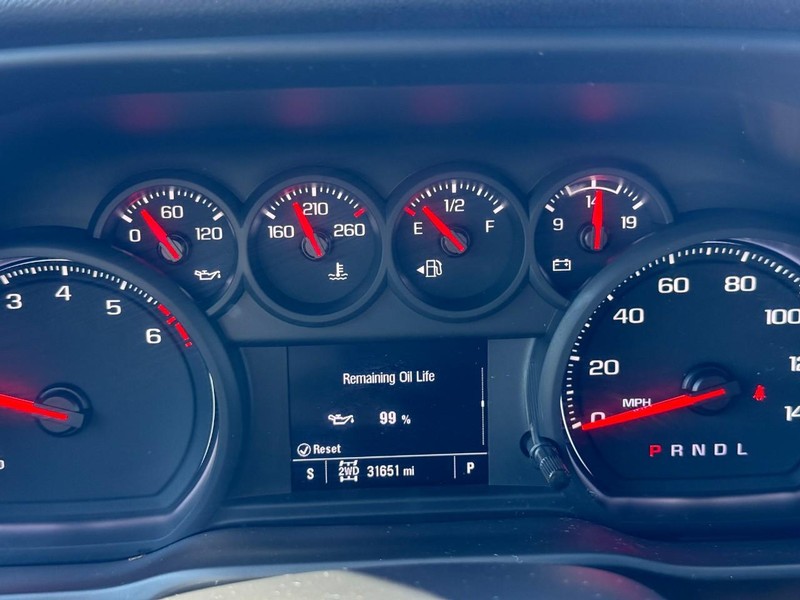 Chevrolet Silverado 1500 Vehicle Full-screen Gallery Image 21
