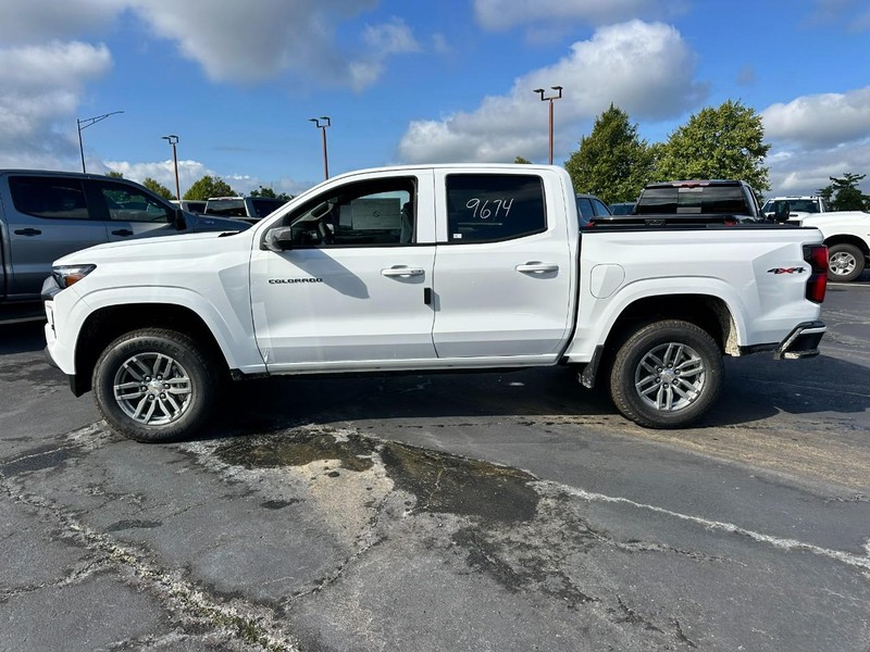 Chevrolet Colorado Vehicle Full-screen Gallery Image 2