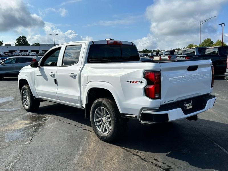Chevrolet Colorado Vehicle Full-screen Gallery Image 3