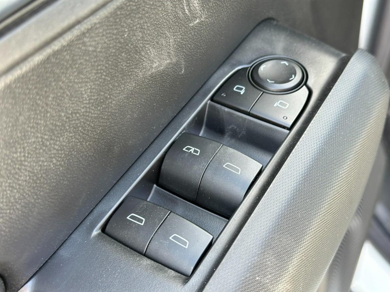 Chevrolet Colorado Vehicle Full-screen Gallery Image 9