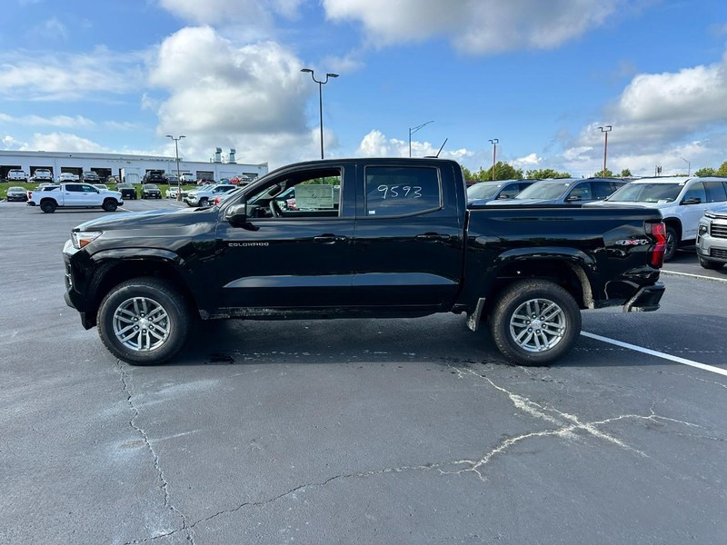 Chevrolet Colorado Vehicle Full-screen Gallery Image 2