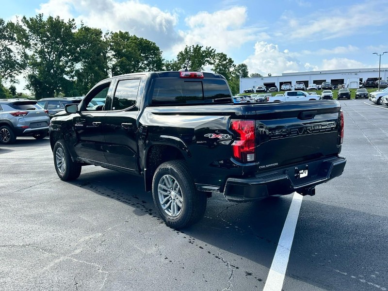 Chevrolet Colorado Vehicle Full-screen Gallery Image 3