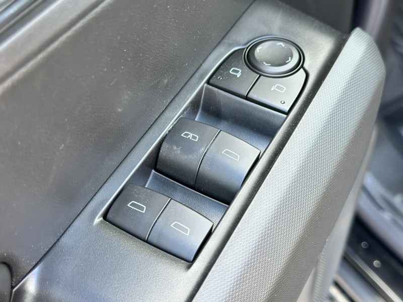 Chevrolet Colorado Vehicle Full-screen Gallery Image 10