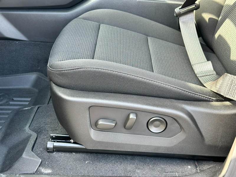 Chevrolet Colorado Vehicle Full-screen Gallery Image 11