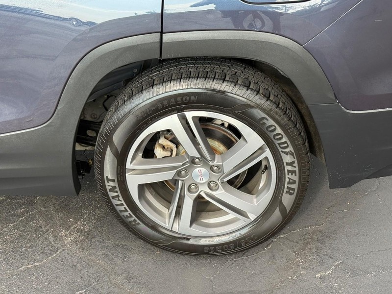 GMC Terrain Vehicle Full-screen Gallery Image 4