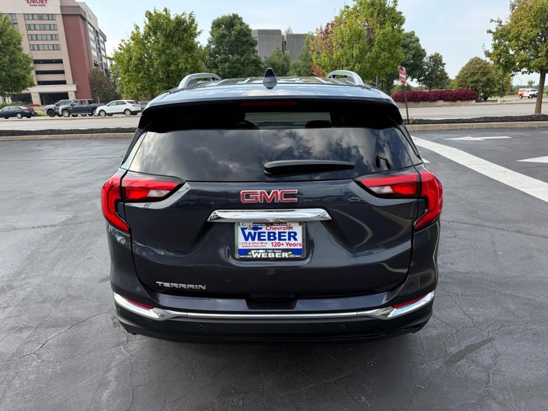 GMC Terrain Vehicle Full-screen Gallery Image 6