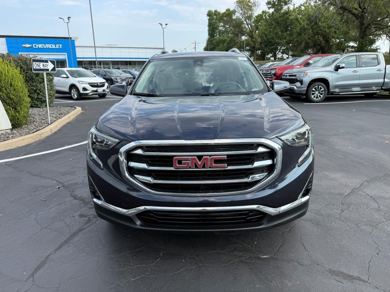 GMC Terrain Vehicle Full-screen Gallery Image 9