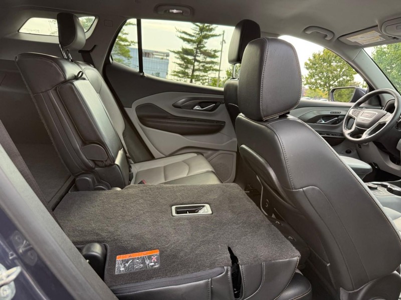 GMC Terrain Vehicle Full-screen Gallery Image 10