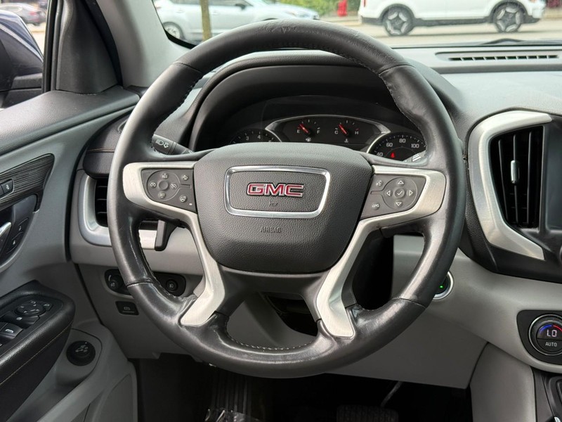 GMC Terrain Vehicle Full-screen Gallery Image 12