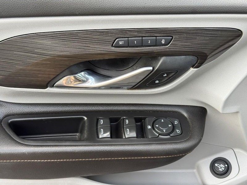GMC Terrain Vehicle Full-screen Gallery Image 15