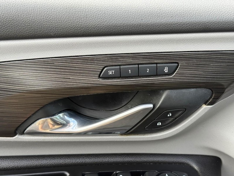 GMC Terrain Vehicle Full-screen Gallery Image 16