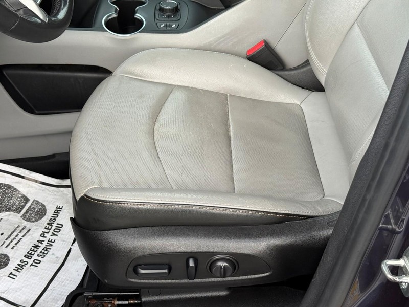 GMC Terrain Vehicle Full-screen Gallery Image 17