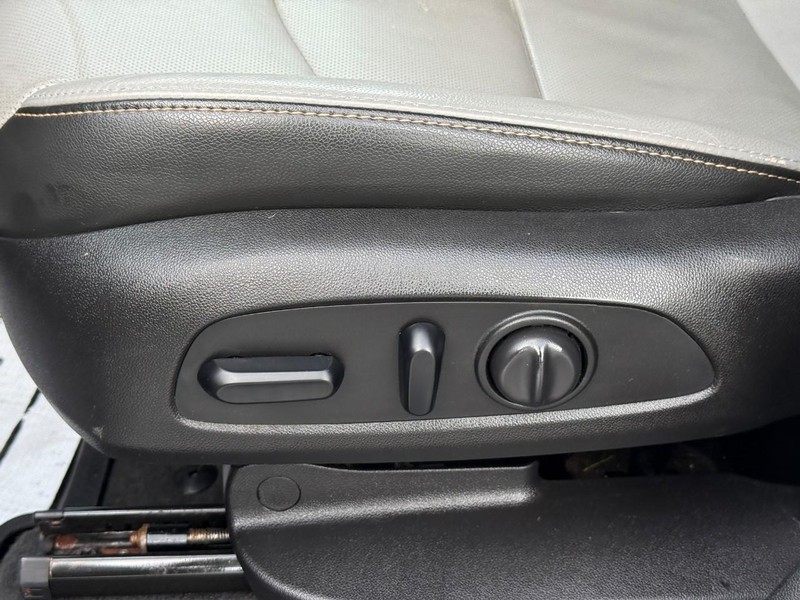 GMC Terrain Vehicle Full-screen Gallery Image 18