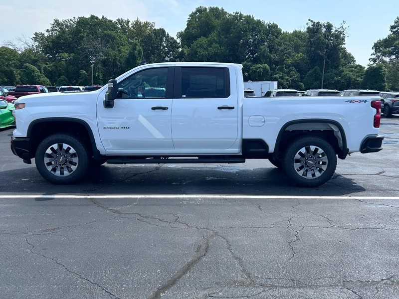 Chevrolet Silverado 2500HD Vehicle Full-screen Gallery Image 2