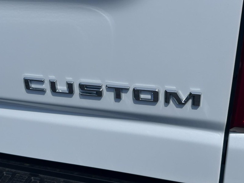 Chevrolet Silverado 2500HD Vehicle Full-screen Gallery Image 4