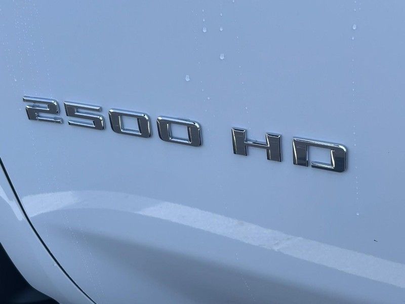 Chevrolet Silverado 2500HD Vehicle Full-screen Gallery Image 6