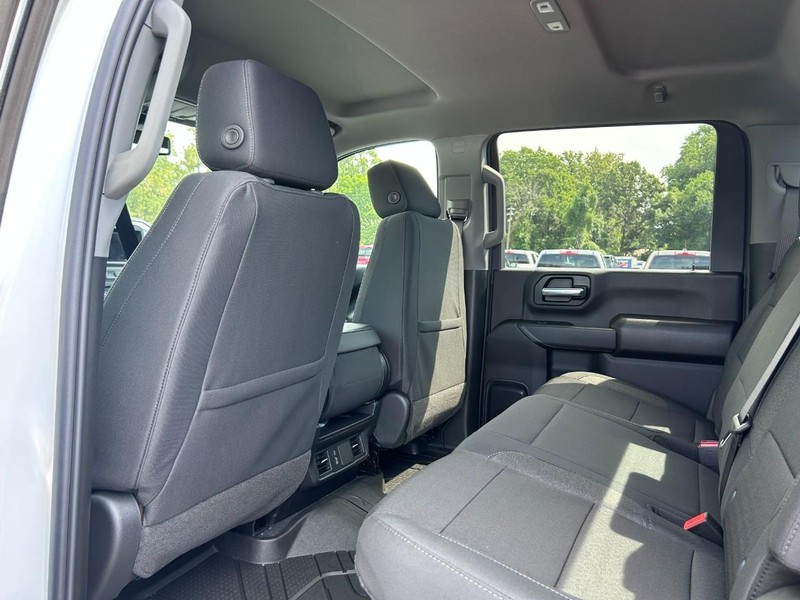 Chevrolet Silverado 2500HD Vehicle Full-screen Gallery Image 9